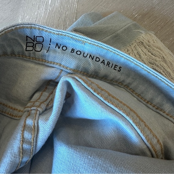 Relaxed Light Blue Distressed Jeans - Picture 7 of 7
